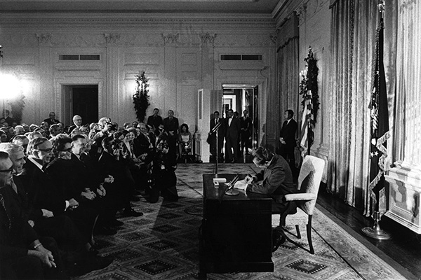 President Nixon signs National Cancer Act (photo: NCI)